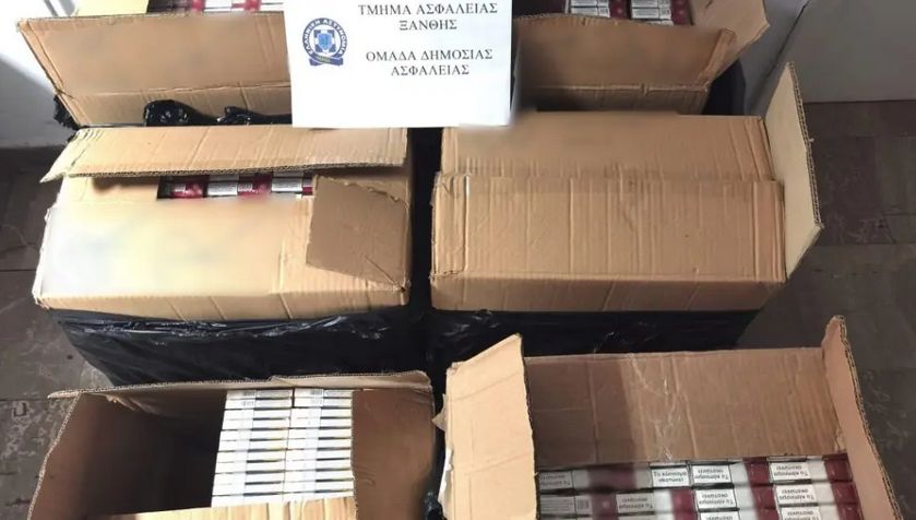ΕΛ.ΑΣ: Τον έπιασαν να κοιμάται δίπλα σε… 8.900 λαθραία πακέτα τσιγάρων