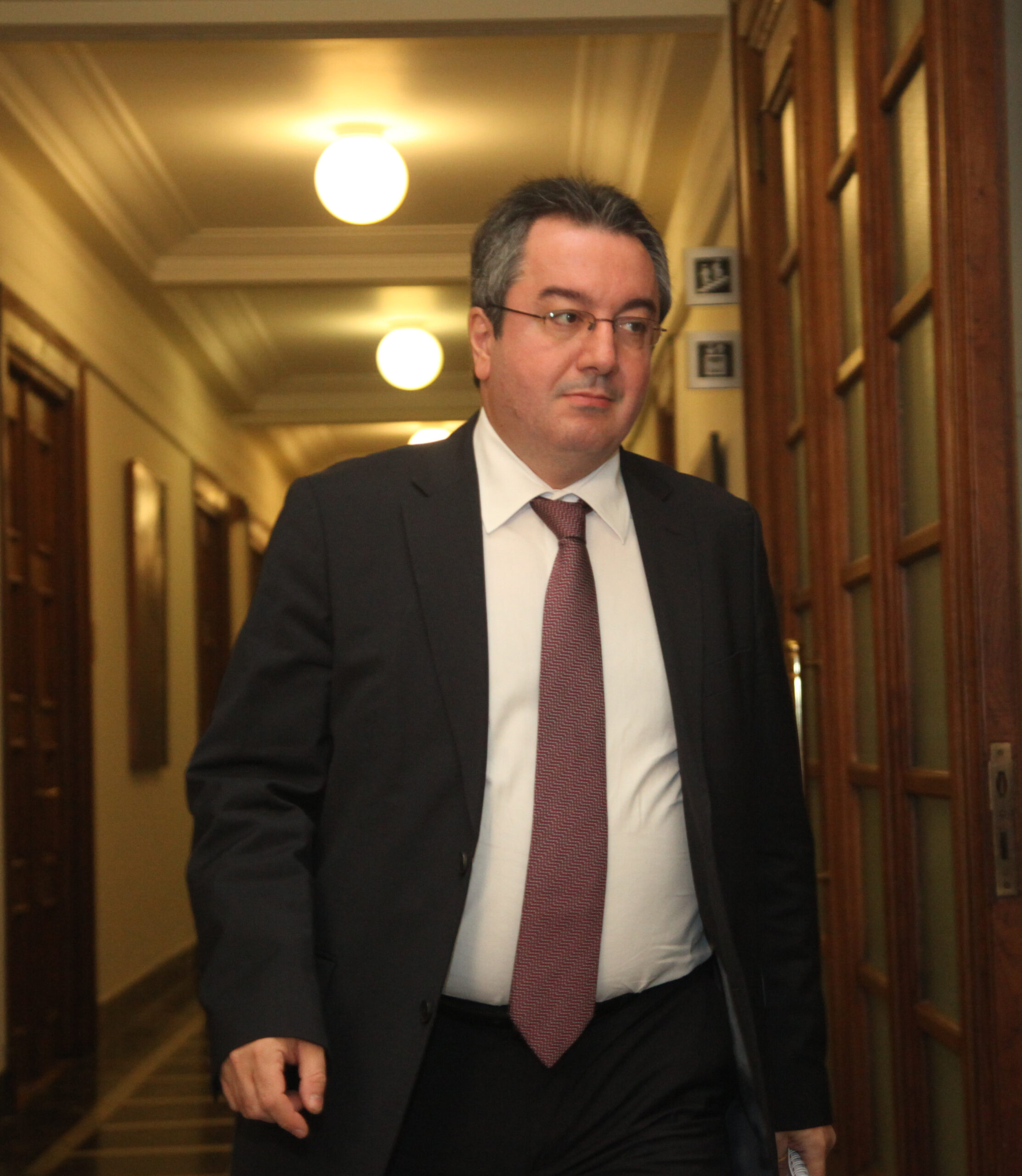 Μόσιαλος: Πολύ μεταδοτική η μετάλλαξη Omicron, έχει διπλάσιες παραλλαγές από τη Δέλτα
