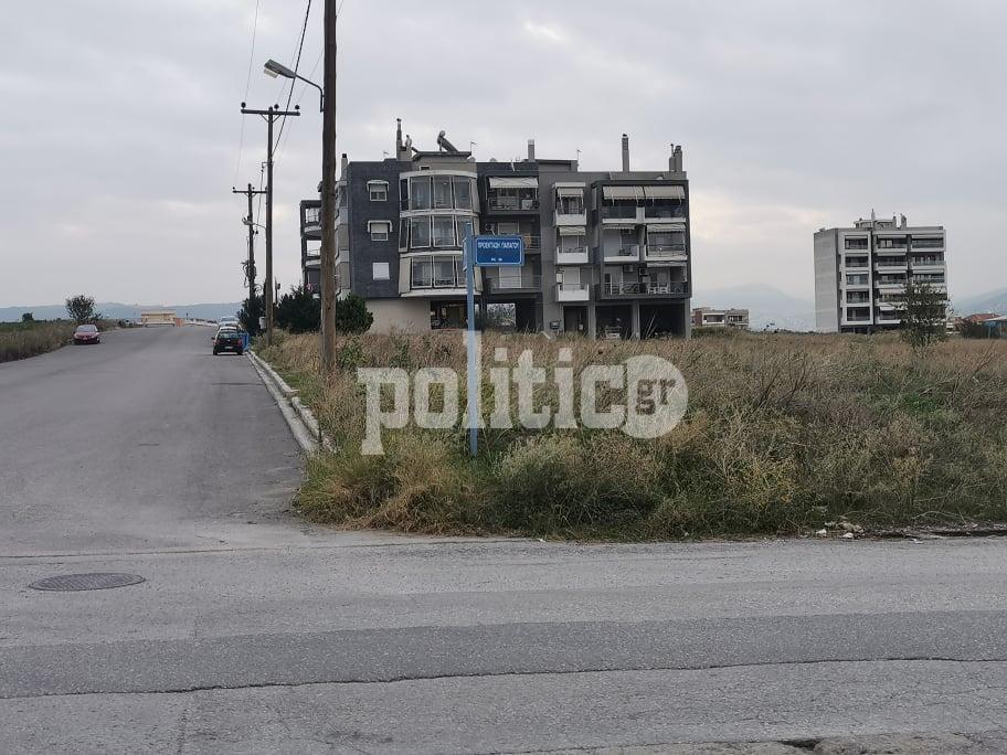 Θεσσαλονίκη: Μοτοσυκλέτα συγκρούστηκε με φορτηγό στον Εύοσμο – «Καρμανιόλα» ο δρόμος σύμφωνα με τους κατοίκους (pics +vids)