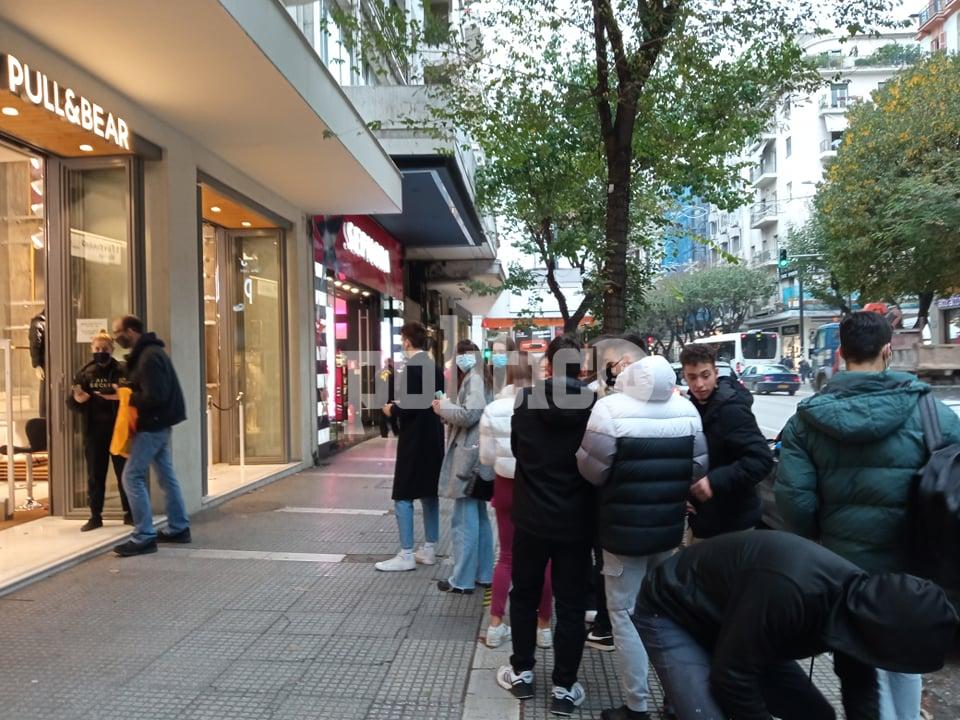 Ρεπορτάζ politic: Black Friday 2021 – Πολύς ο κόσμος, λίγες οι αγορές