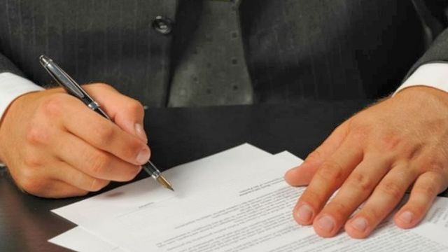Ακίνητα: Ουρές στους συμβολαιογράφους για μεταβιβάσεις