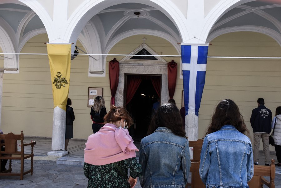 Μυτιλήνη: Παρέμβαση εισαγγελέα για τον κορονο-ιερέα