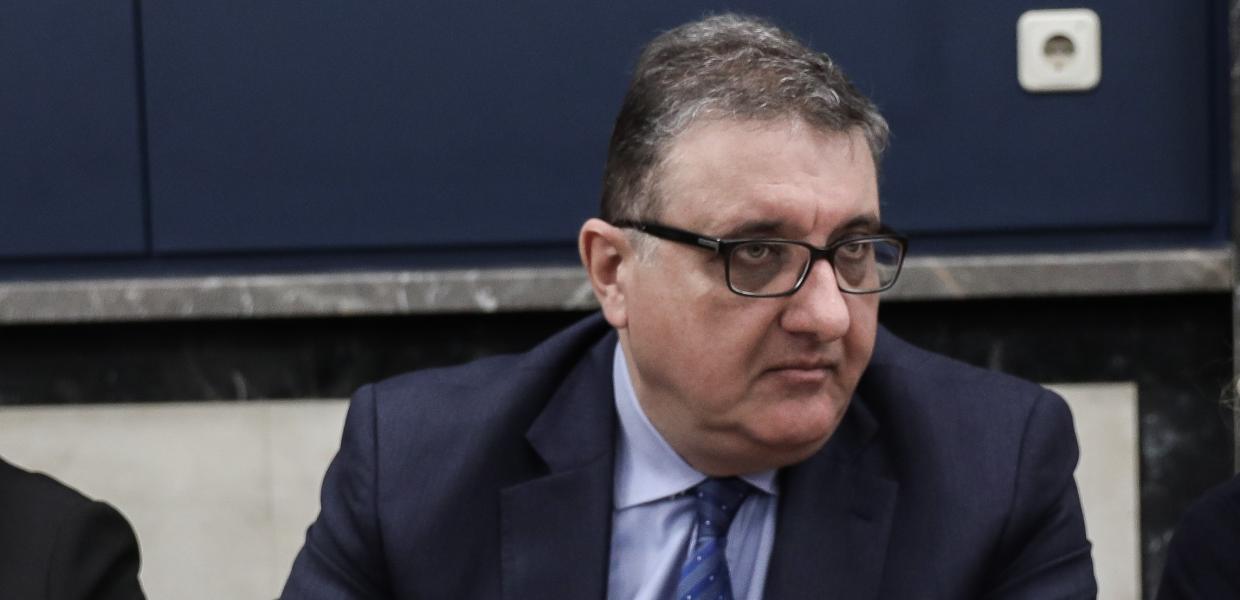 Θανάσης Εξαδάκτυλος:”Να πληρώνουν μέρος των νοσηλειών τους οι ανεμβολίαστοι”