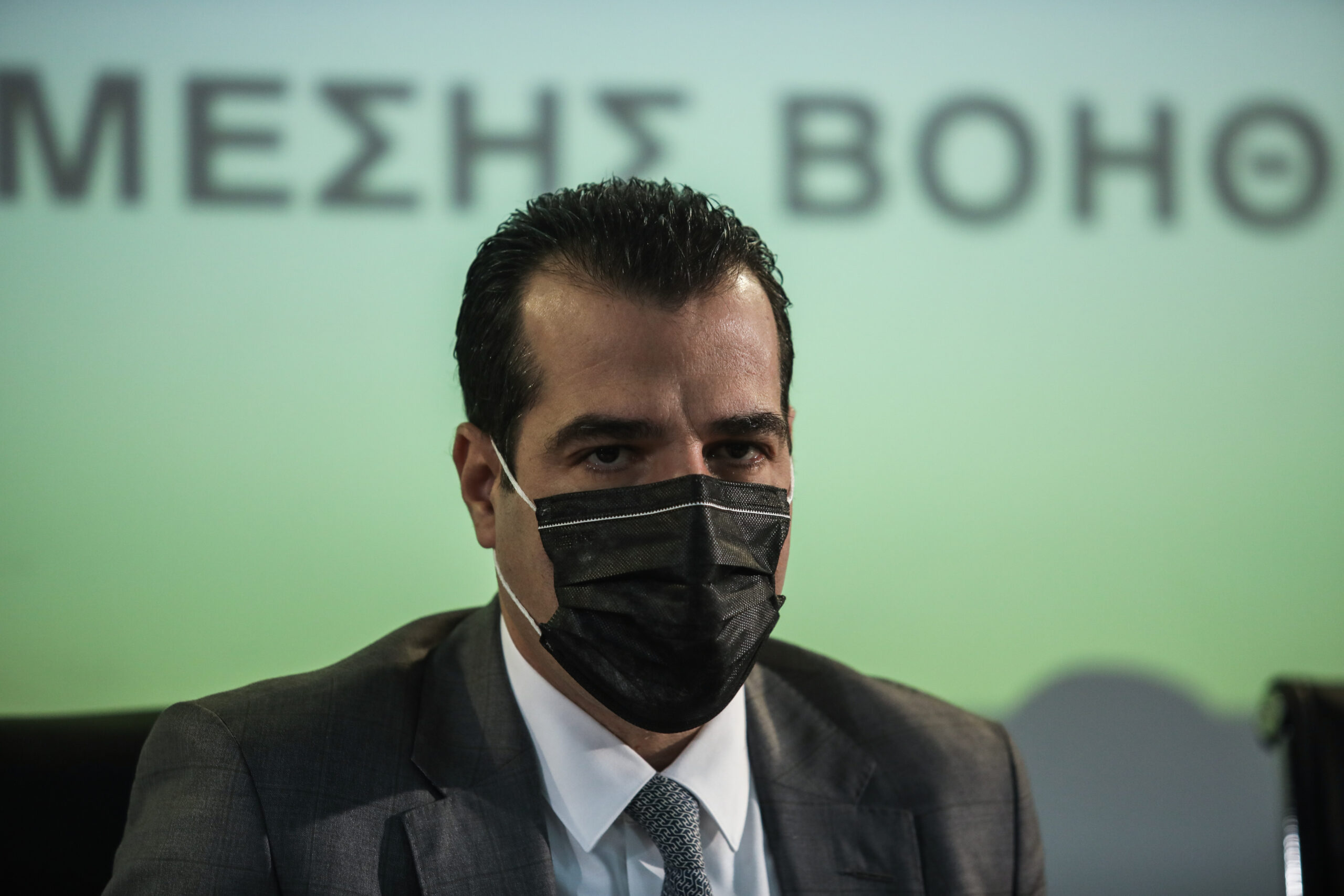 Στο κέντρο επιχειρήσεων του ΕΚΑΒ την παραμονή της Πρωτοχρονιάς ο Πλεύρης – Τα «Χρόνια πολλά» από τη πρώτη γραμμή