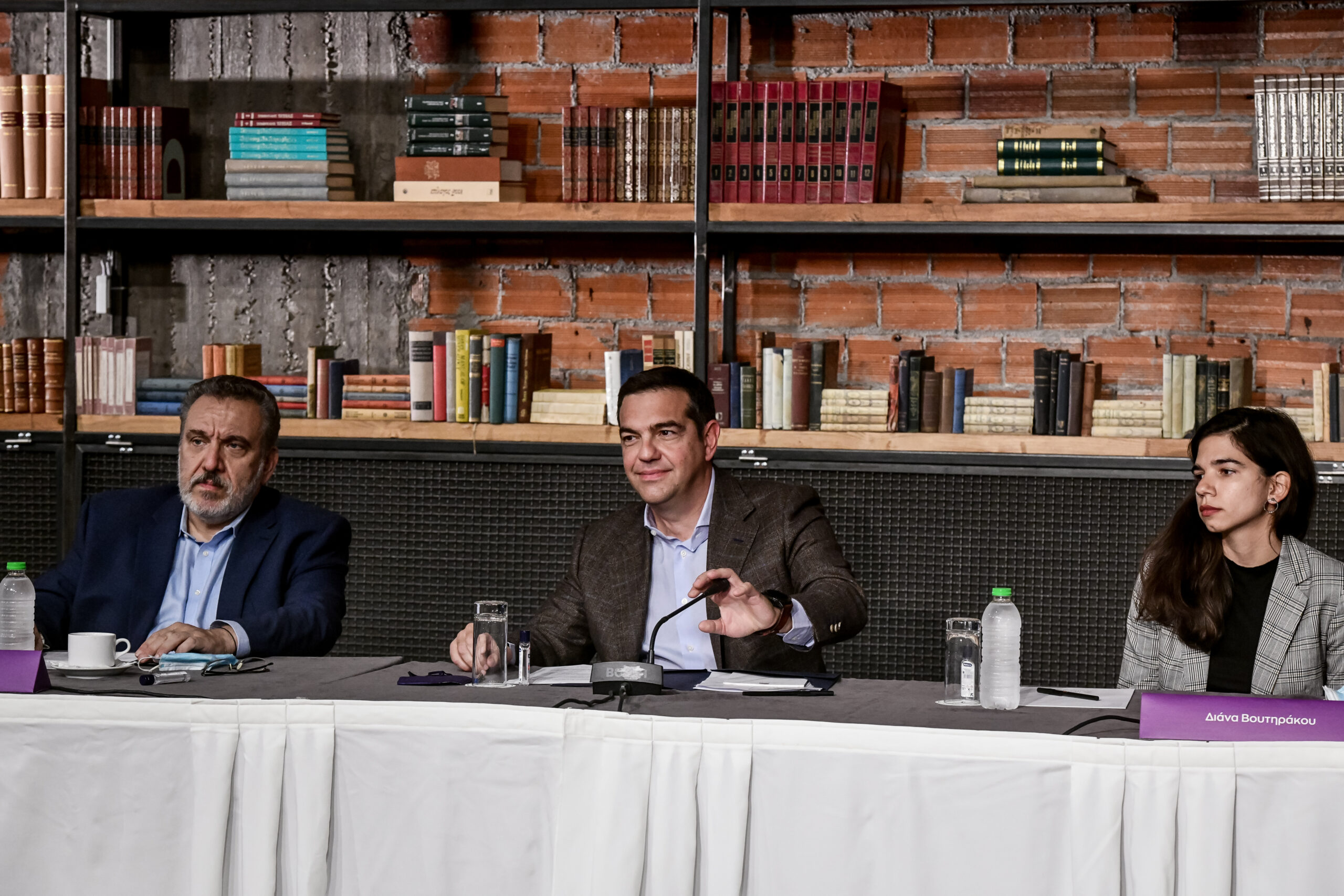 Το νέο think tank επιστημόνων που θα τον συμβουλεύουν για τον ΣΥΡΙΖΑ παρουσίασε ο Αλέξης Τσίπρας (pics)