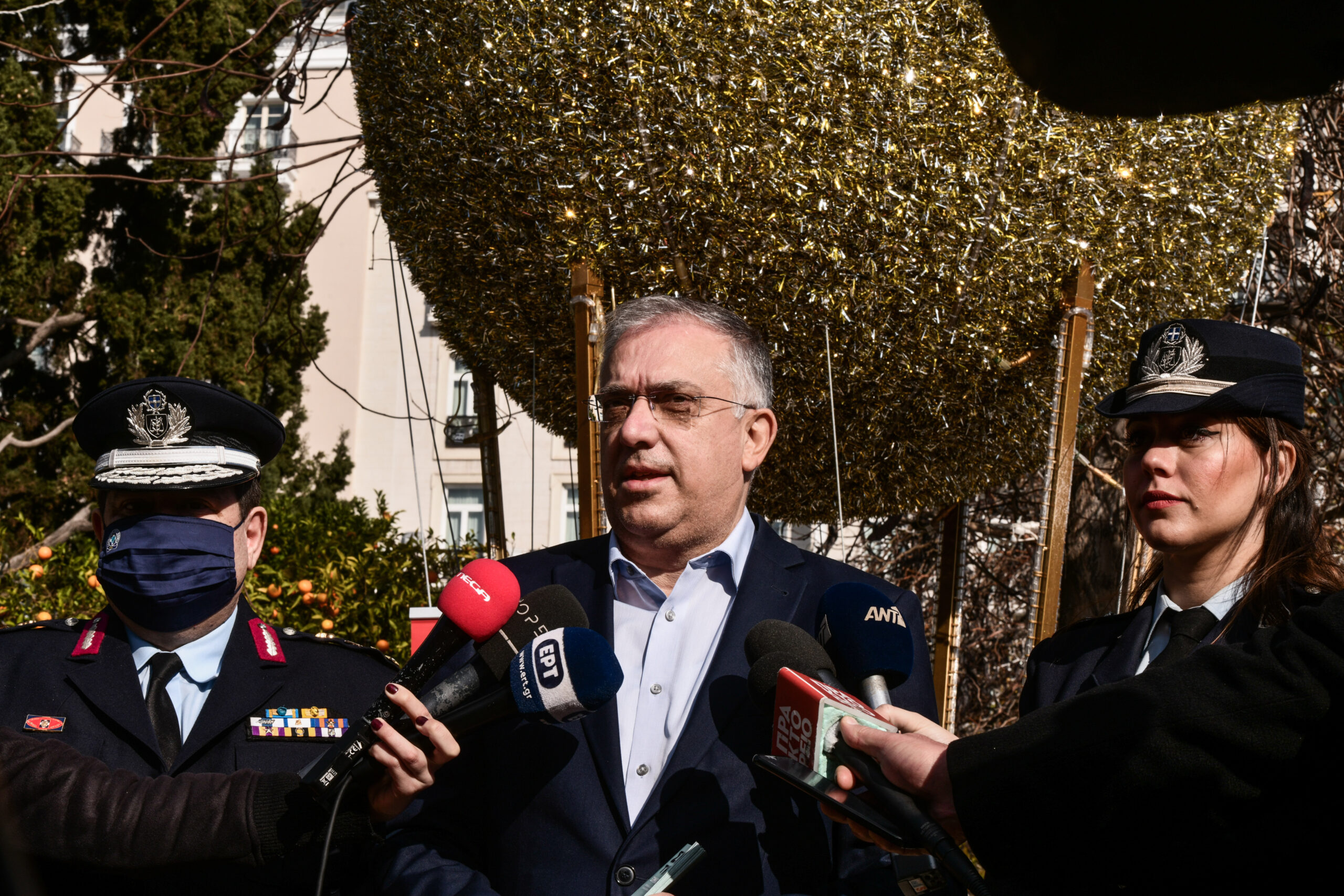 Προειδοποιεί ο Θεοδωρικάκος τους οπαδούς: Φορέστε μάσκα αλλιώς θα απαγορευτεί η είσοδος στα γήπεδα