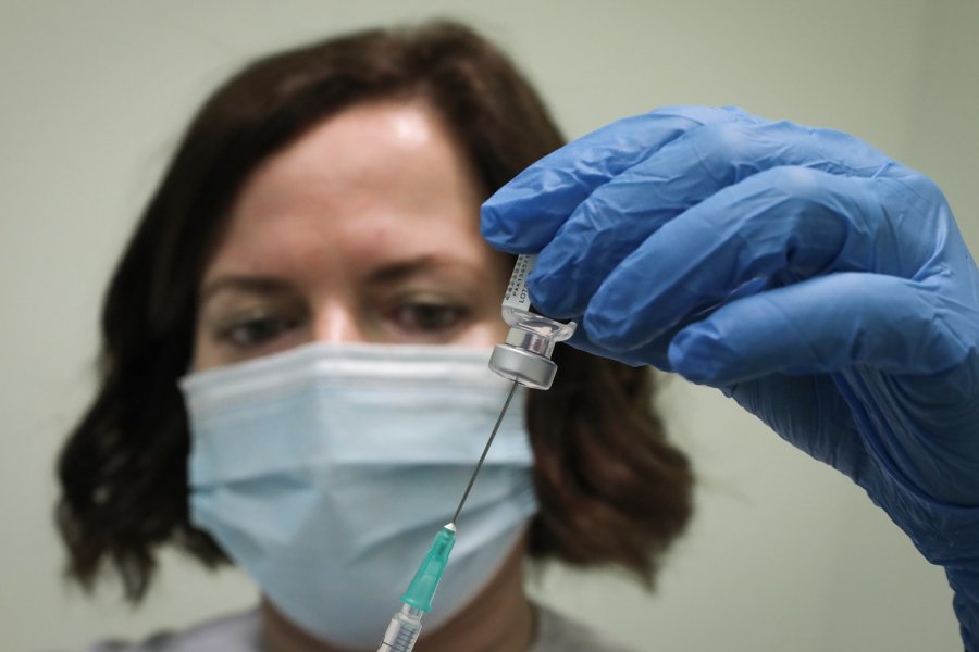 Κοντά στο εκατομμύριο τα ραντεβού για την 3η δόση εμβολίου (vid)