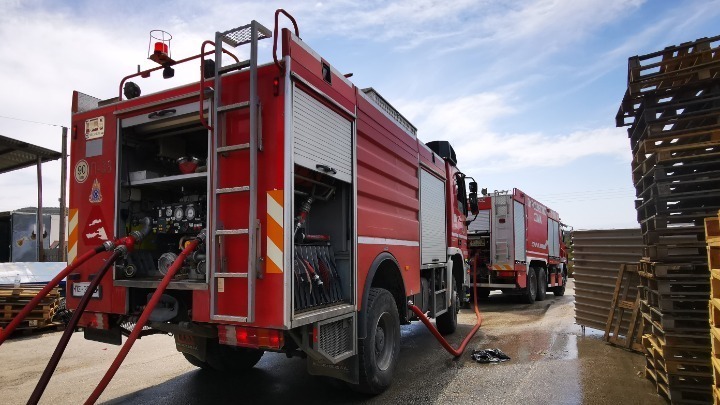 Άρτα: Όχημα της πυροσβεστικής έπεσε σε χαράδρα – Δύο πυροσβέστες στο νοσοκομείο