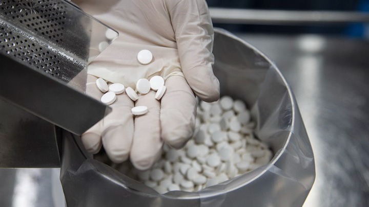 Βρετανία: Εγκρίθηκε το αντιικό χάπι της Merck για τη θεραπεία του κορονοϊού