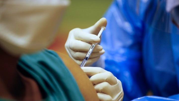 Βρετανία: H AstraZeneca δημιουργεί χωριστό τμήμα για τα εμβόλια και τις θεραπείες αντισωμάτων