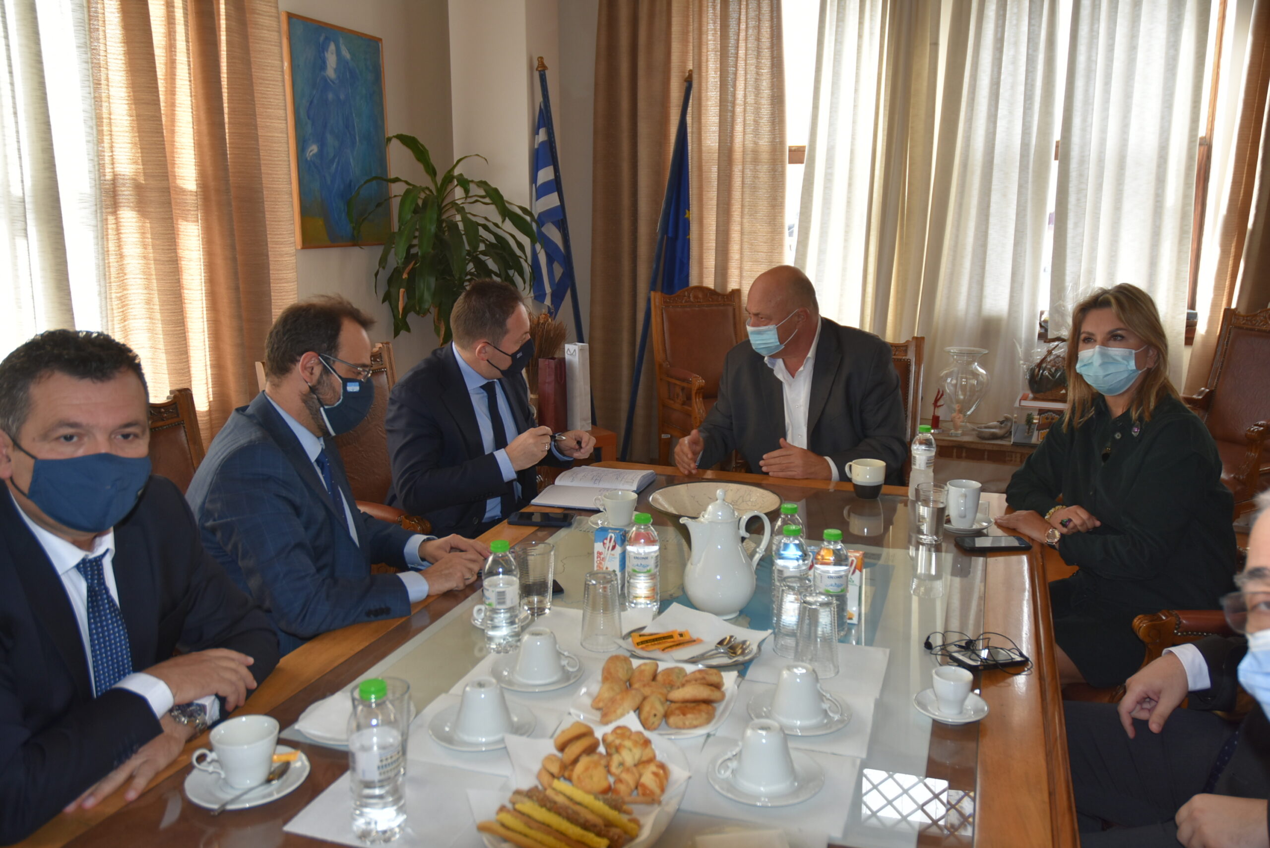 Το Δημαρχείο του Βόλου επισκέφθηκε σήμερα το πρωί ο αναπληρωτής υπουργός Εσωτερικών. κ. Στ. Πέτσας