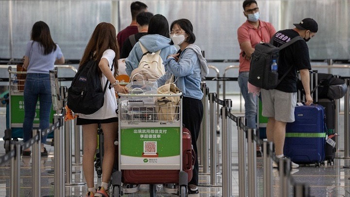 Ελβετία: Πρώτο πιθανό κρούσμα της παραλλαγής Όμικρον, σε έναν ταξιδιώτη από τη Νότια Αφρική