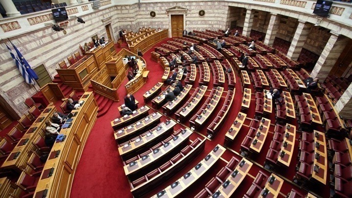 Επέτειος Πολυτεχνείου: Ενός λεπτού σιγή στην Ολομέλεια της Βουλής – Τα μηνύματα των κομμάτων