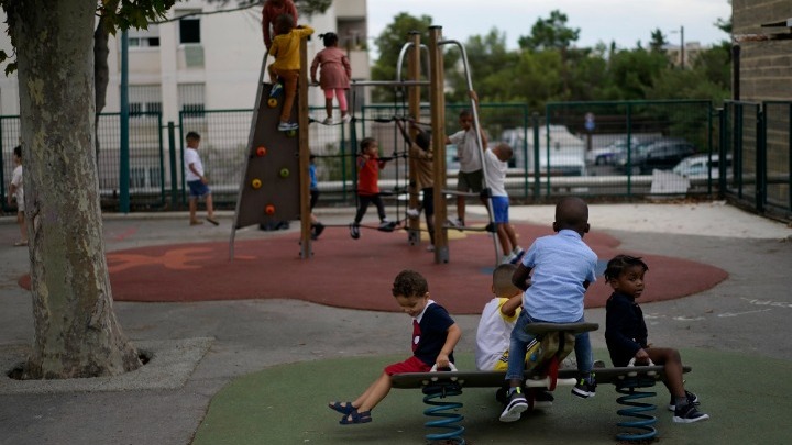 Γαλλία: Υποχρεωτική η χρήση μάσκας στα δημοτικά σχολεία
