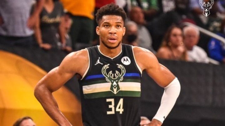 Light για Αντετοκούνμπο: «Πριν πάει στο NBA ήταν απλά ένας αράπης» (vid)
