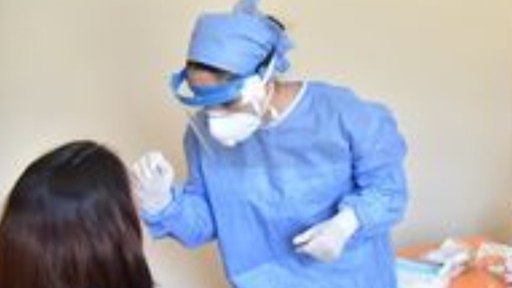 Υπαρκτό το ενδεχόμενο για υποχρεωτικό testing μετά τις γιορτές (vid)
