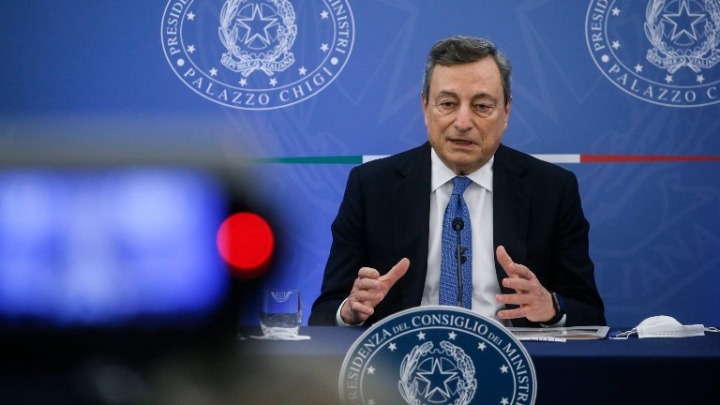 Μ. Ντράγκι: παρουσίασε το «σούπερ πράσινο πάσο εμβολιασμένων»