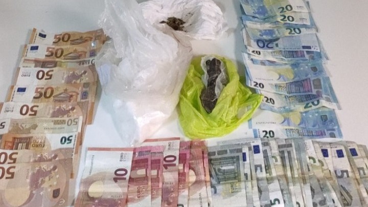 Θεσ/νικη: Ο”Booker”οδήγησε στη σύλληψη μητέρας και γιου για διακίνηση ναρκωτικών