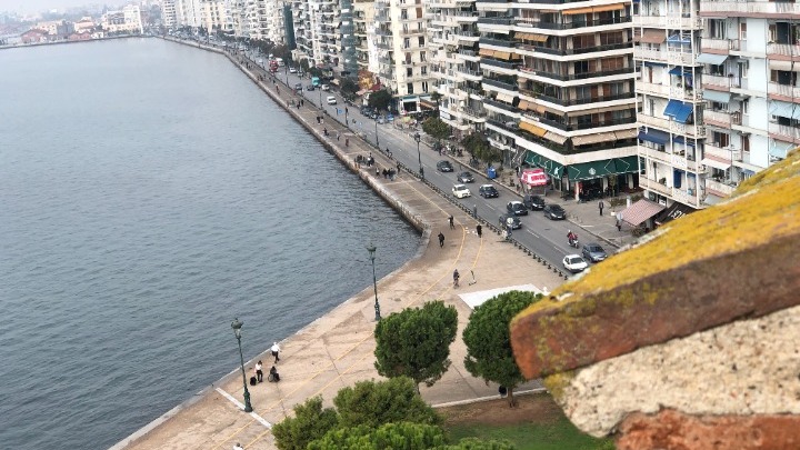 Πέφτει ραγδαία σήμερα η θερμοκρασία  στη Θεσσαλονίκη