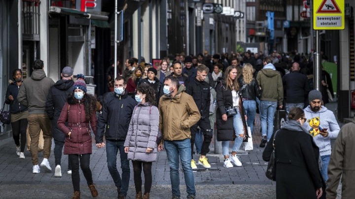 Βρετανία: Έρχονται νέα μέτρα με αφορμή την μετάλλαξη Όμικρον