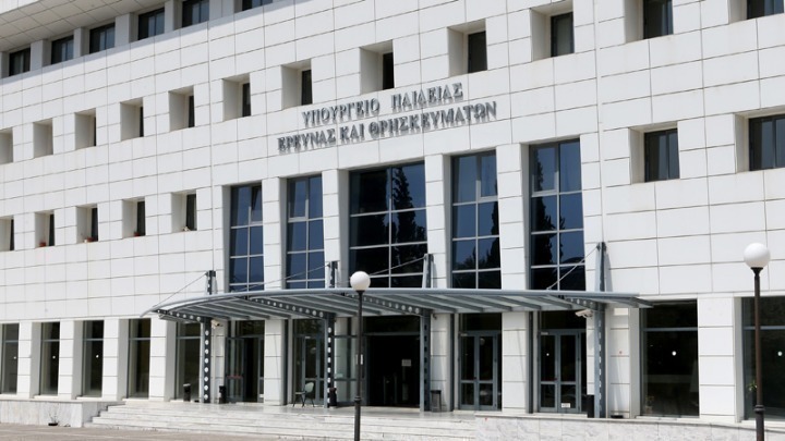 Σε αργία το ανώτερο στέλεχος της εκπαίδευσης που κατηγορείται για βιασμό