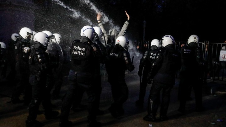 Σκηνές χάους συνεχίζονται στο κέντρο των Βρυξελλών
