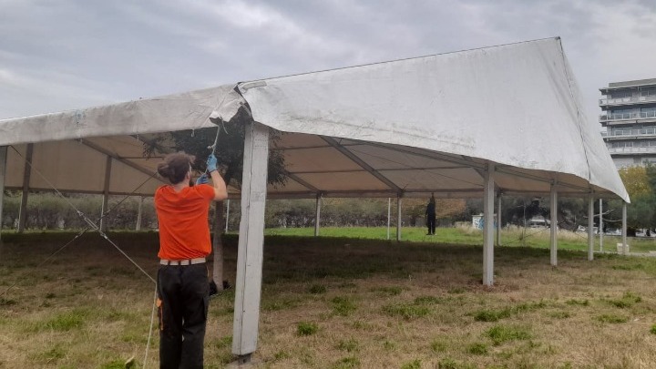 Θεσσαλονίκη: Απομακρύνεται η τεράστια τέντα από τη Νέα Παραλία