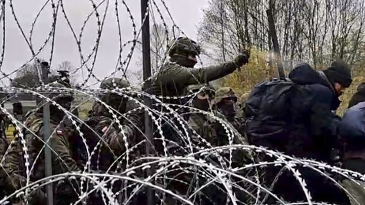 Το Κρεμλίνο αρνείται οποιαδήποτε εμπλοκή με τη μεταναστευτική κρίση στη Λευκορωσία
