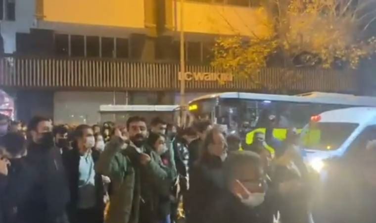 Άρχισαν τα όργανα στην Τουρκία: Διαδηλωτές με άδειες κατσαρόλες διαμαρτύρονται για να φύγει ο Ερντογάν