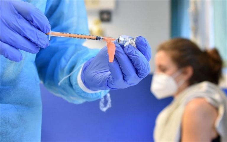 «Βίλερ»: Κίνδυνος για πέμπτο κύμα – αν δεν αυξηθούν οι εμβολιασμοί και δεν μειωθούν οι επαφές