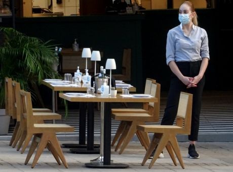 Εστίαση ώρα μηδέν: Τα μέτρα που μεταμορφώνουν τις επιχειρήσεις – Στα σκαριά ο υποχρεωτικός εμβολιασμός των εργαζομένων