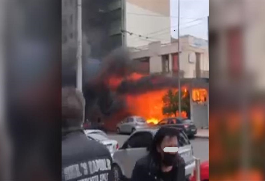 Πειραιάς: Μεγάλη φωτιά σε αποθήκη με στρώματα (pics)