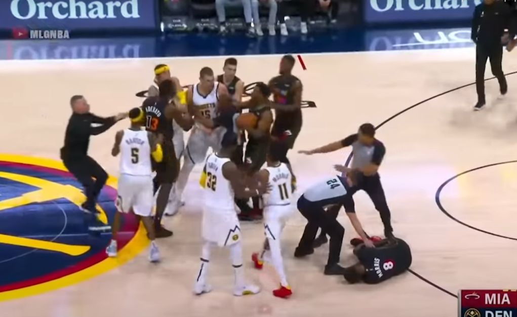 NBA: O Σέρβος «γίγαντας» Γιόκιτς «ξάπλωσε» τον Μόρις – Χαμός στο Μαϊάμι Χιτ – Ντένβερ Νάγκετς (vids)