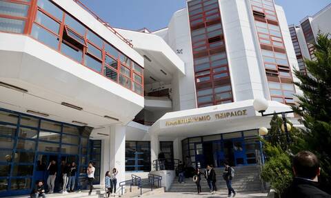 Σκηνές ΑΠΘ στην Πάτρα: Ασφυκτικός συνωστισμός φοιτητών για ένα πιάτο φαΐ