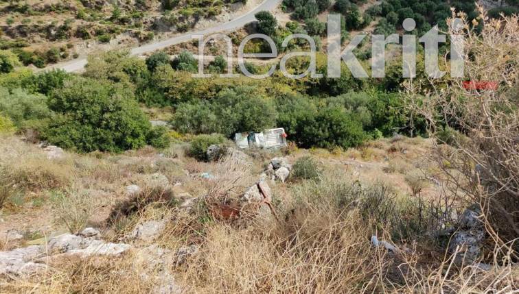 Σοκαριστικό τροχαίο στην Ιεράπετρα: Αυτοκίνητο έπεσε σε γκρεμό 70 μέτρων – Νεκρός ο οδηγός (pics)