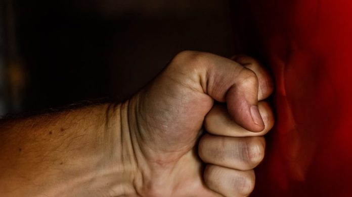 Καλαμάτα: Επίθεση σε έναν 16χρονο και έναν 15χρονο από παρέα ανηλίκων – Στο νοσοκομείο με βαρείς τραυματισμούς τα θύματα