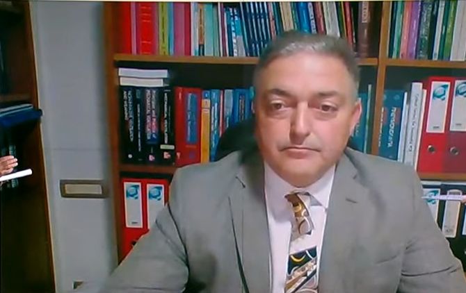 Βασιλακόπουλος για την επίθεση στην ταβέρνα: «Με έπιασαν από το λαιμό και με πέταξαν κάτω»