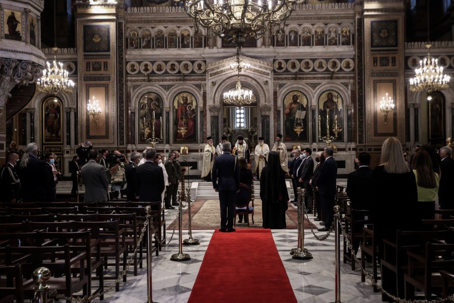 Απίστευτη δήλωση Αρχιμανδρίτη: «Τα εμβόλια κατά του κορονοϊού είναι λουσμένα στο αίμα»