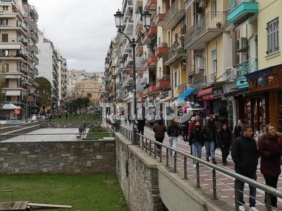 Αυξημένη η κίνηση στα μαγαζιά με ένα μεγάλο… αλλά