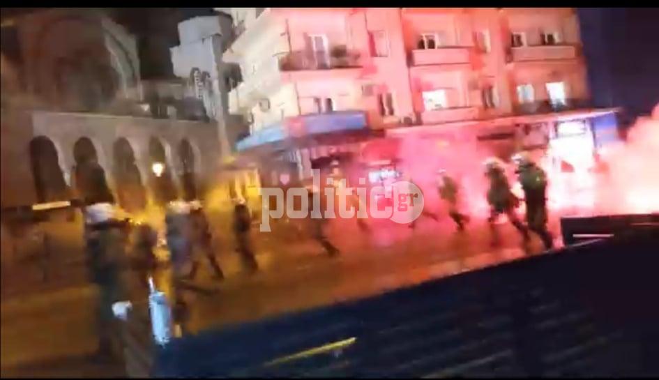 Θεσσαλονίκη: “Βροχή” από μολότοφ και χημικά στην πορεία για τον Γρηγορόπουλο (vid)