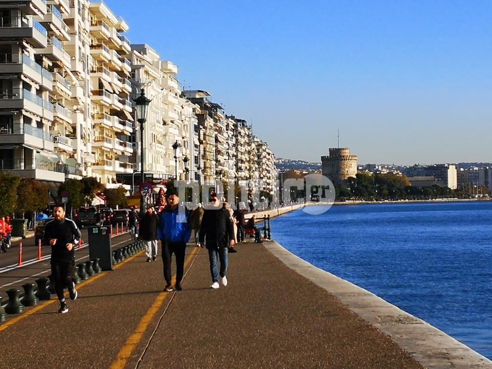 Εκμεταλλεύτηκαν τον ηλιόλουστο καιρό οι Θεσσαλονικείς