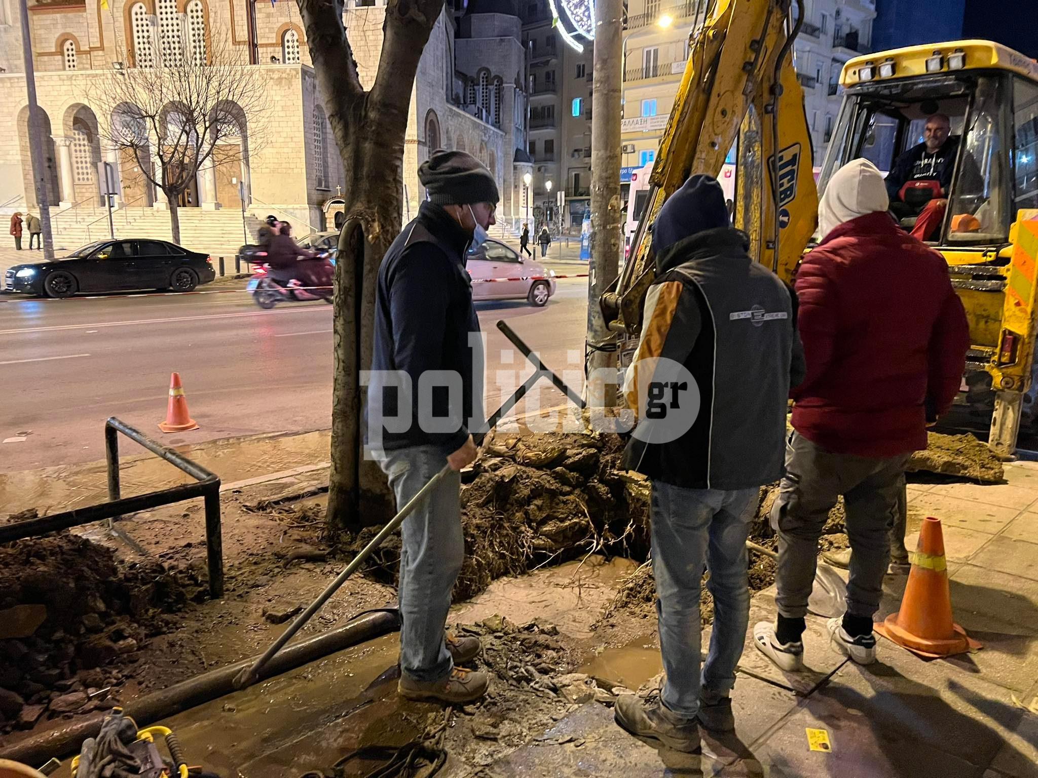 Θεσσαλονίκη: «Ποτάμι» στην Εγνατία από βλάβη σε αγωγό νερού (pics&vid)