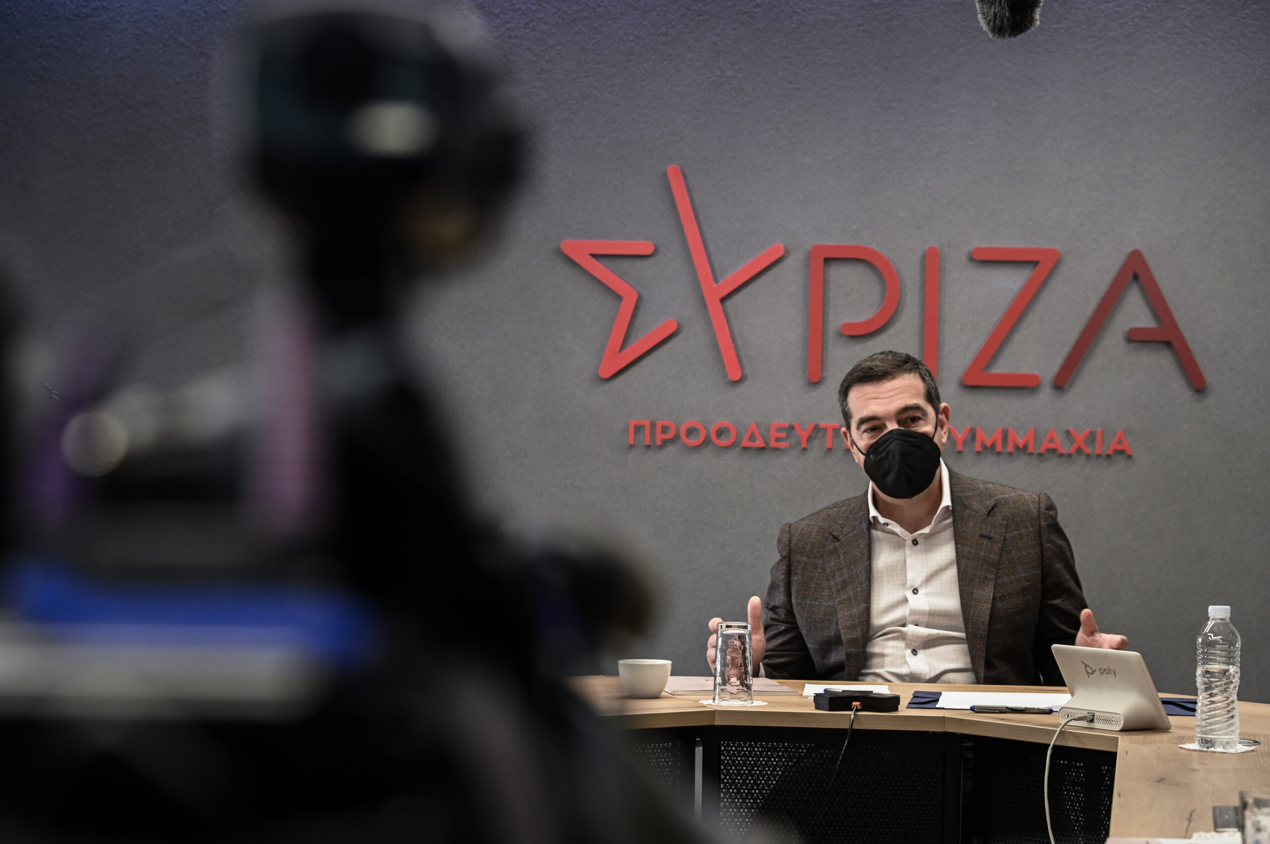 Τσίπρας: «Καταθέτουμε πρόταση για να είναι εκτός από ανοιχτά και ασφαλή τα σχολεία μας» (pics & vid)