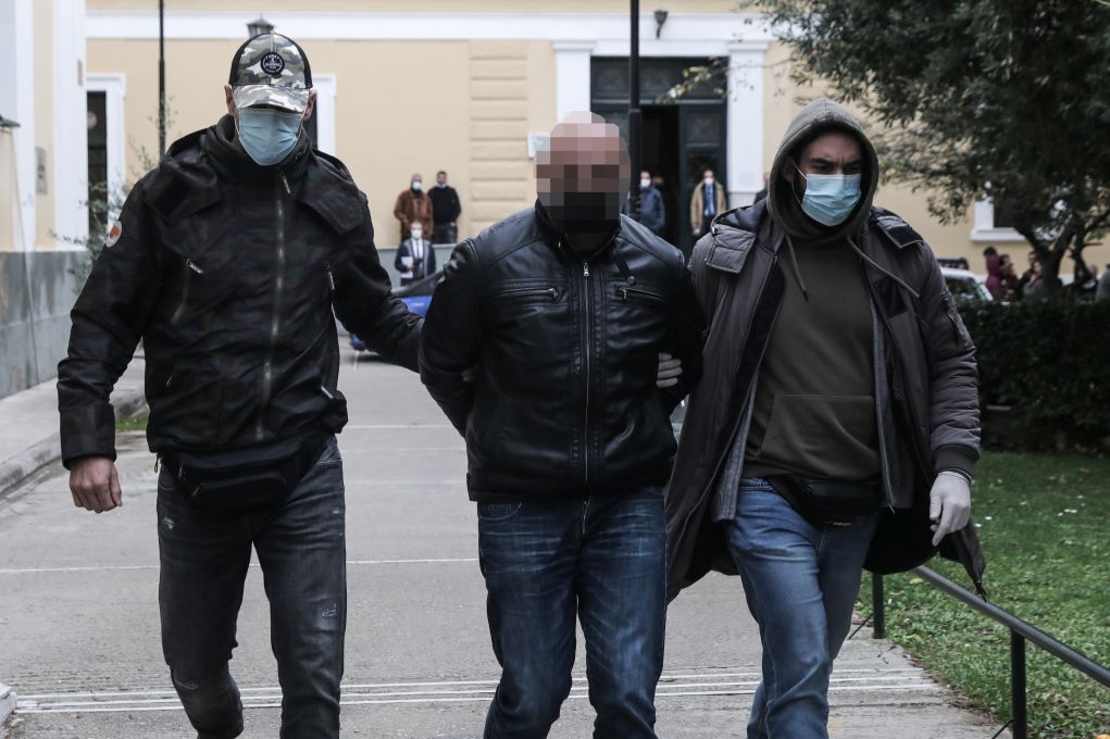 Γλυφάδα: Αμετανόητος ο δολοφόνος που σκότωσε τον σύντροφο της μητέρας του (vids)
