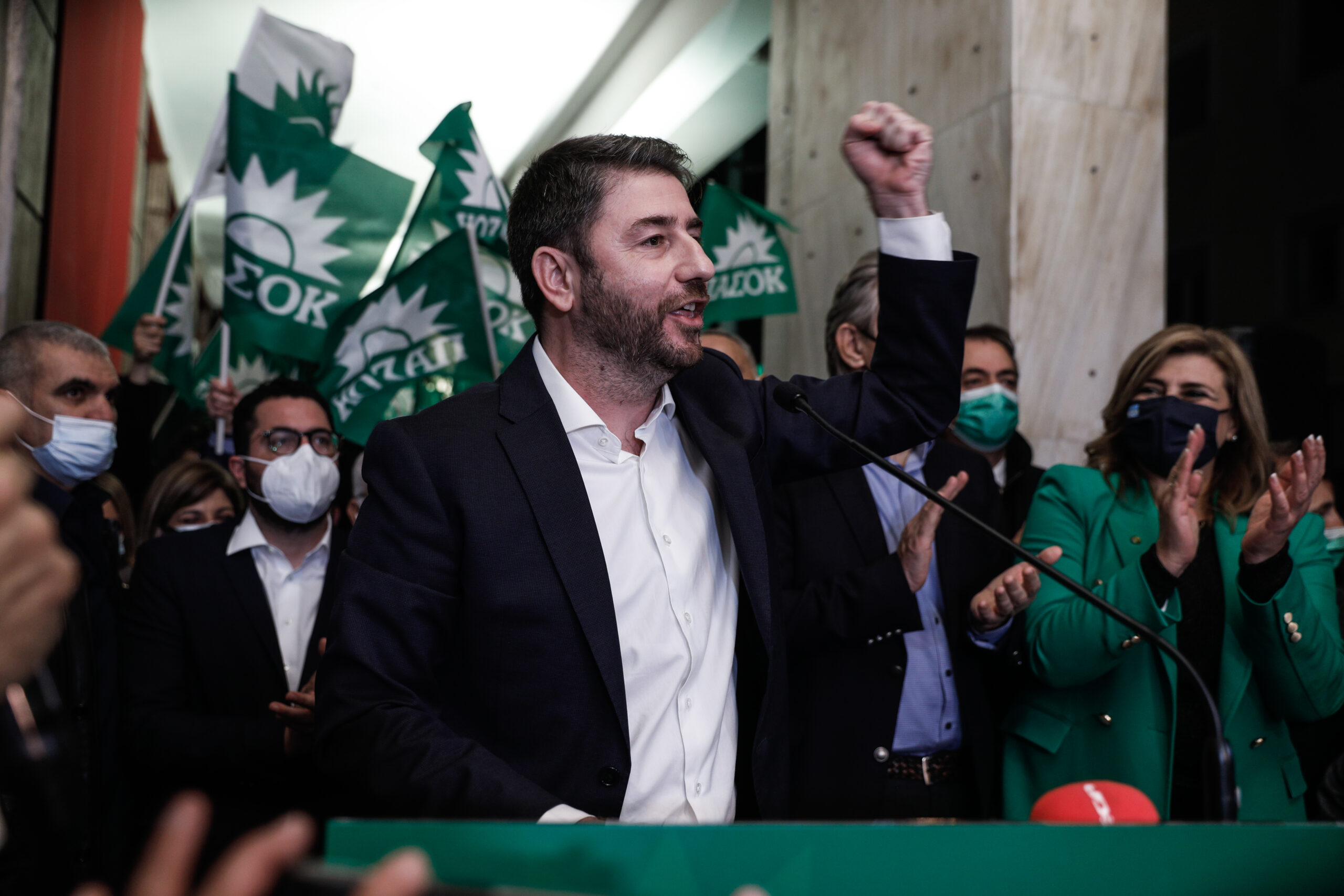 Τα εμπόδια και οι ευκαιρίες της «Ανανέωσης» Ανδρουλάκη – Γιατί έχασε ο Παπανδρέου