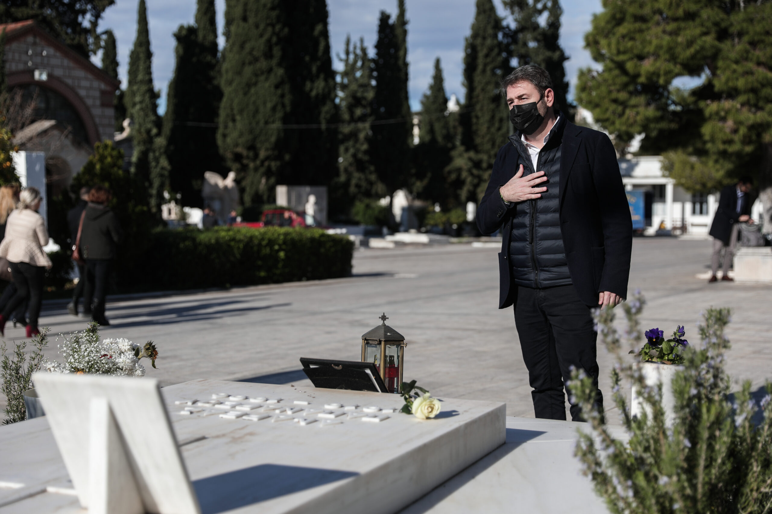 Νίκος Ανδρουλάκης: Φόρος τιμής στους τάφους του Ανδρέα Παπανδρέου και της Φώφης Γεννηματά (pics)