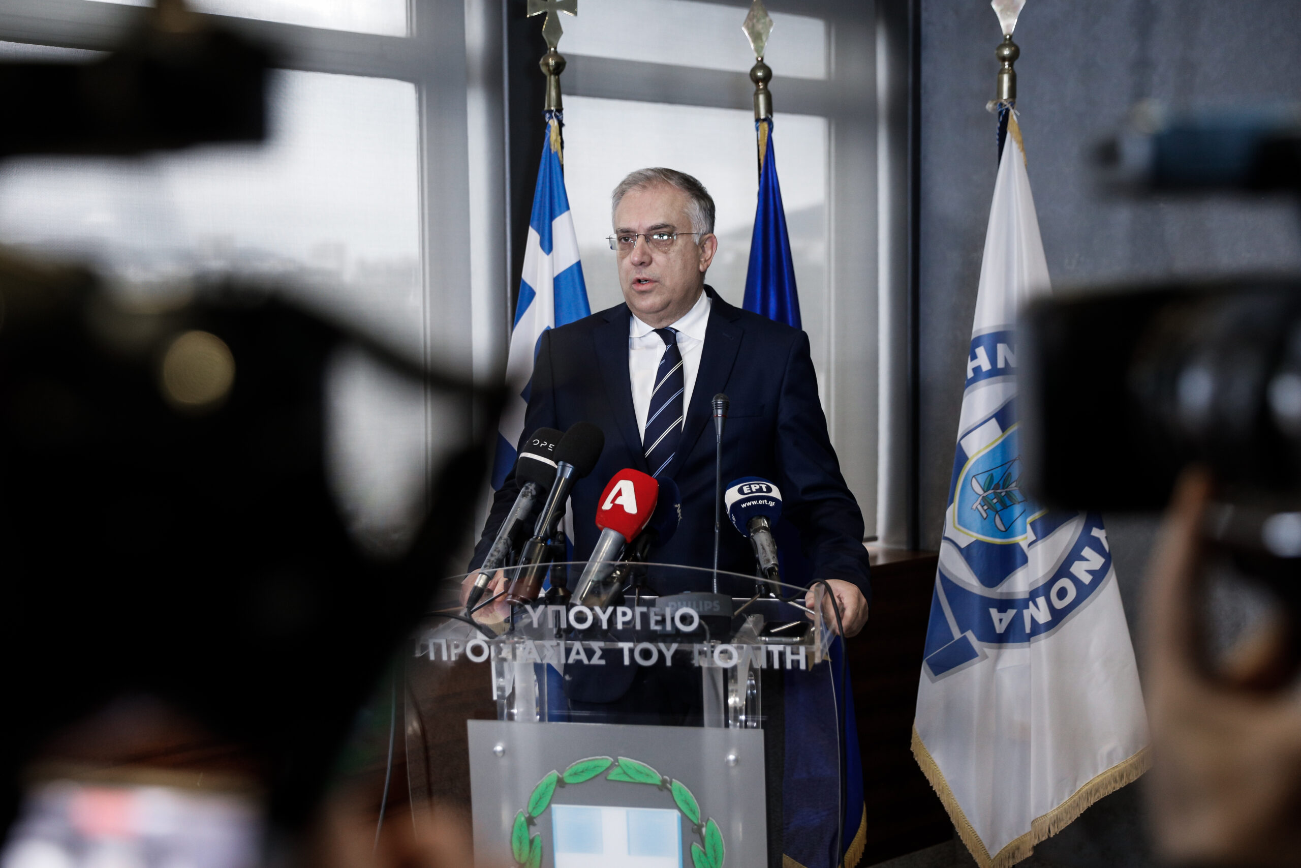 Θεοδωρικάκος για «Θεματοφύλακες του Συντάγματος»: Υψώνουμε τείχος απέναντι τους – «Πυρήνες» σε όλη την χώρα
