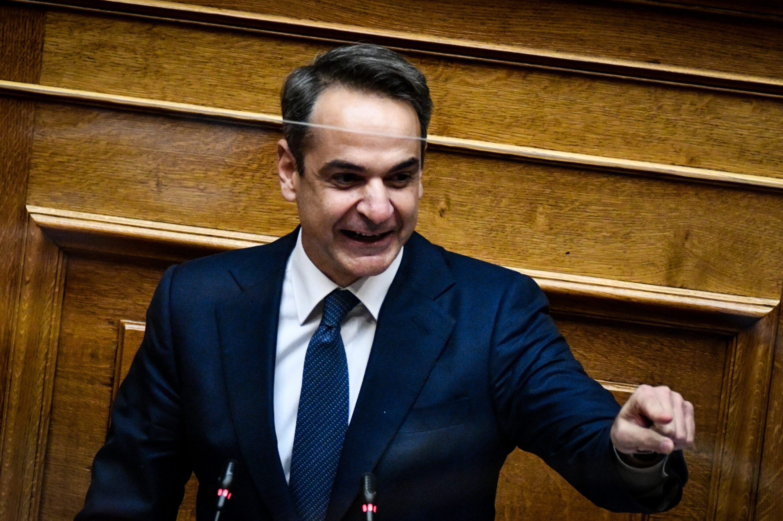 Πανδημία: Συνεχίζεται το “σφυρικόπημα” από την αντιπολίτευση για την κυβέρνηση Μητσοτάκη