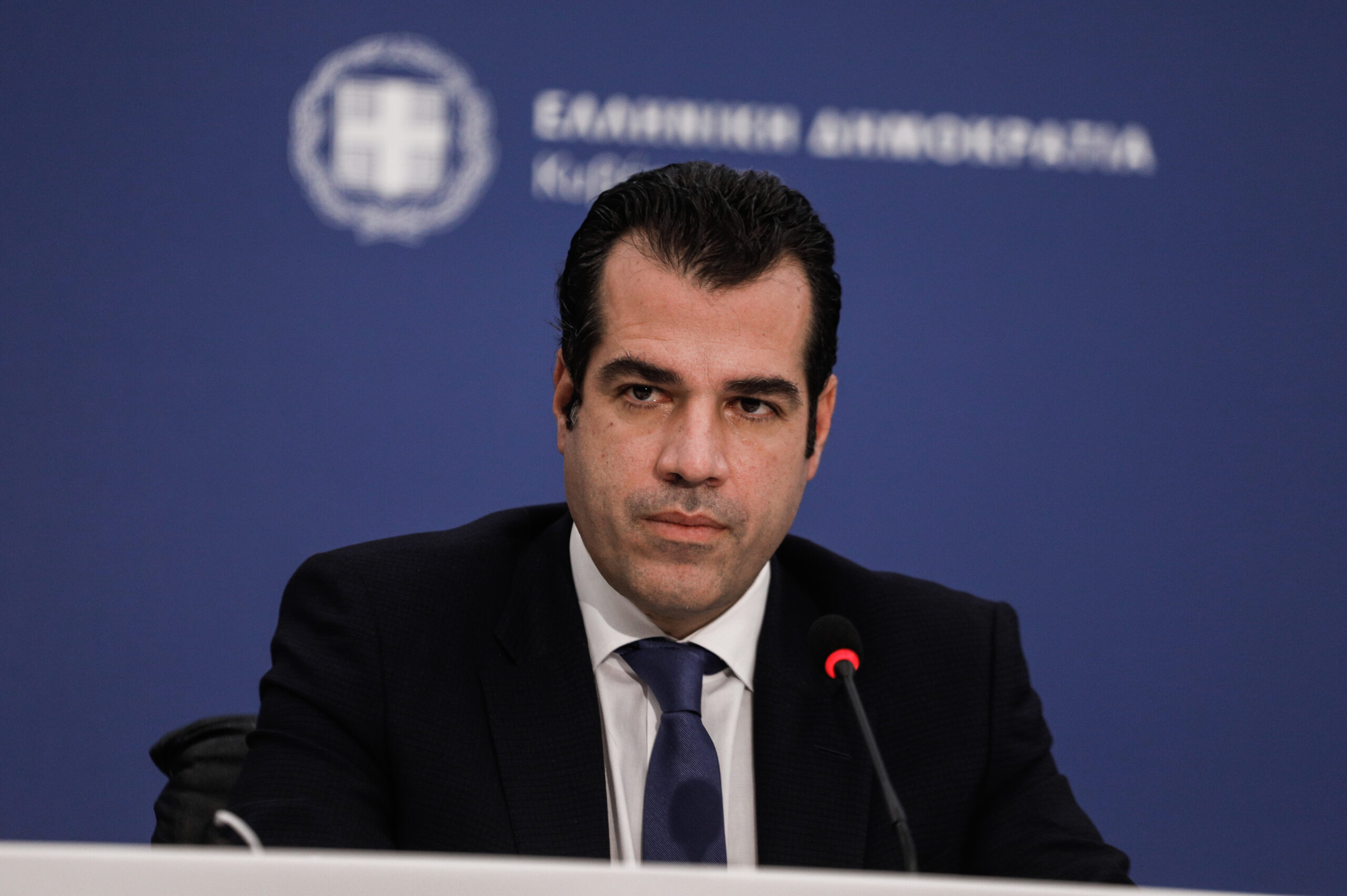 Πλεύρης: «Μόνο καθήμενοι και χωρίς μουσική σε εστίαση και διασκέδαση»