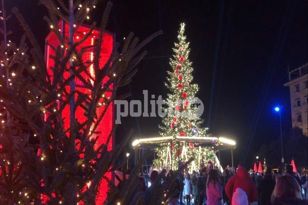 Η Θεσσαλονίκη φόρεσε τα γιορτινά της και έλαμψε (pics)